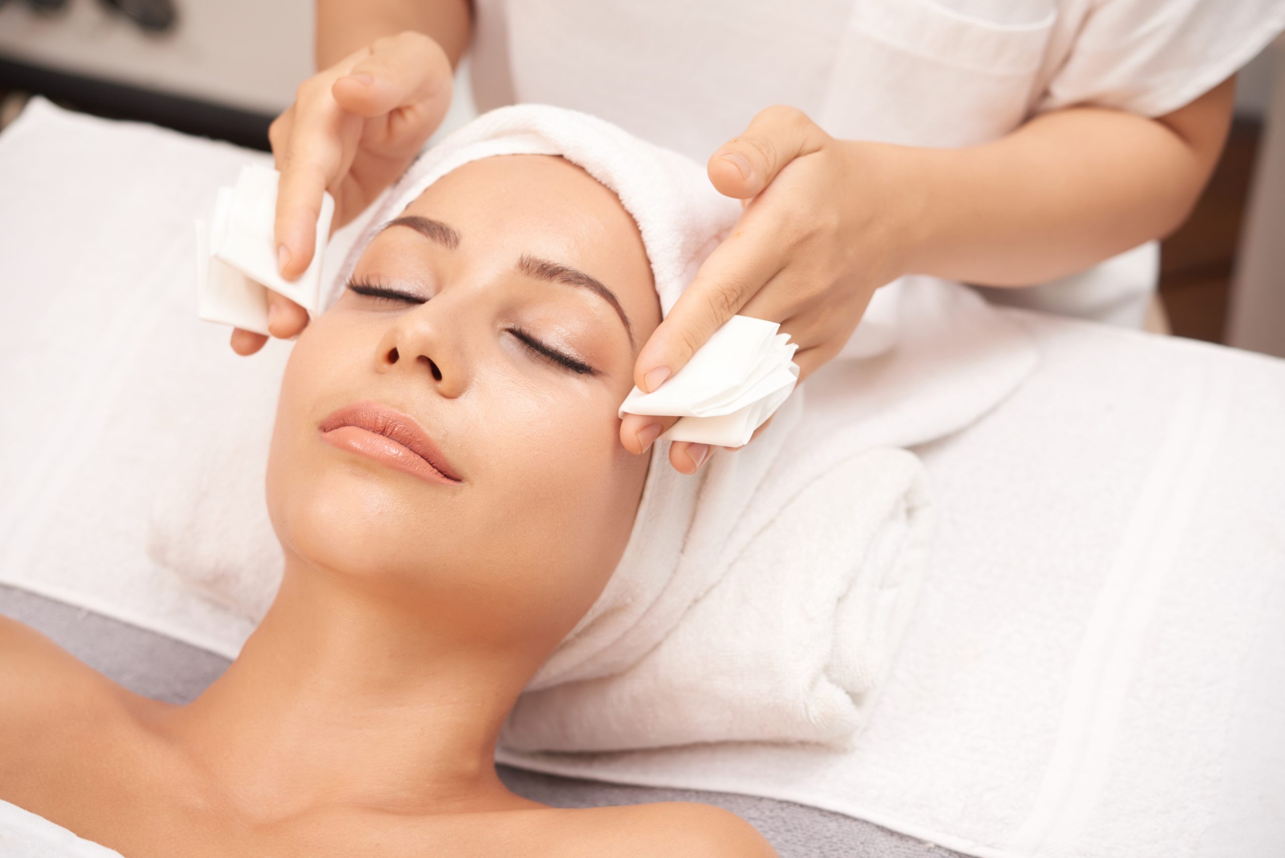 attractive-woman-getting-face-beauty-procedures-in-spa-salon